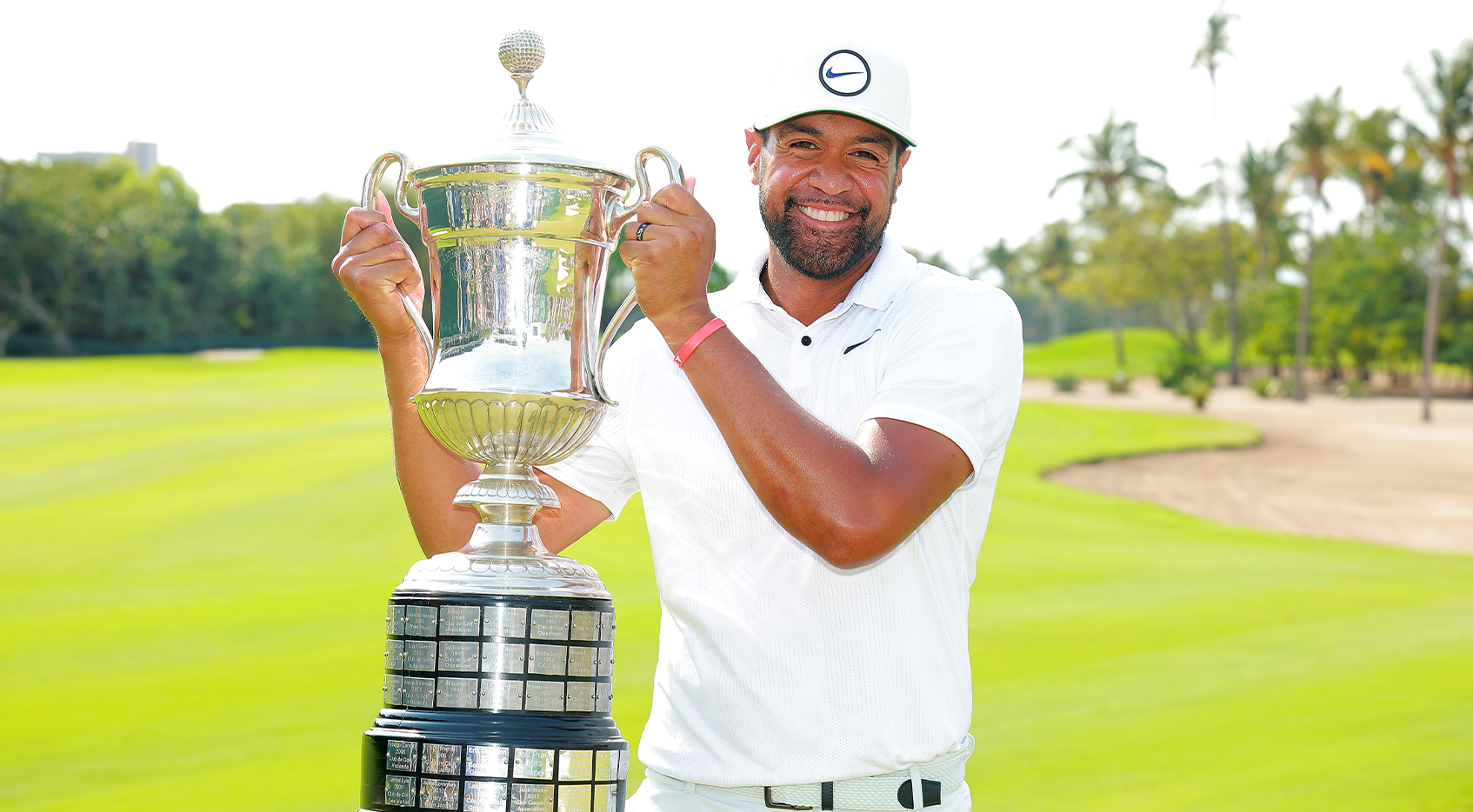 finau-trophy-mexico.jpg